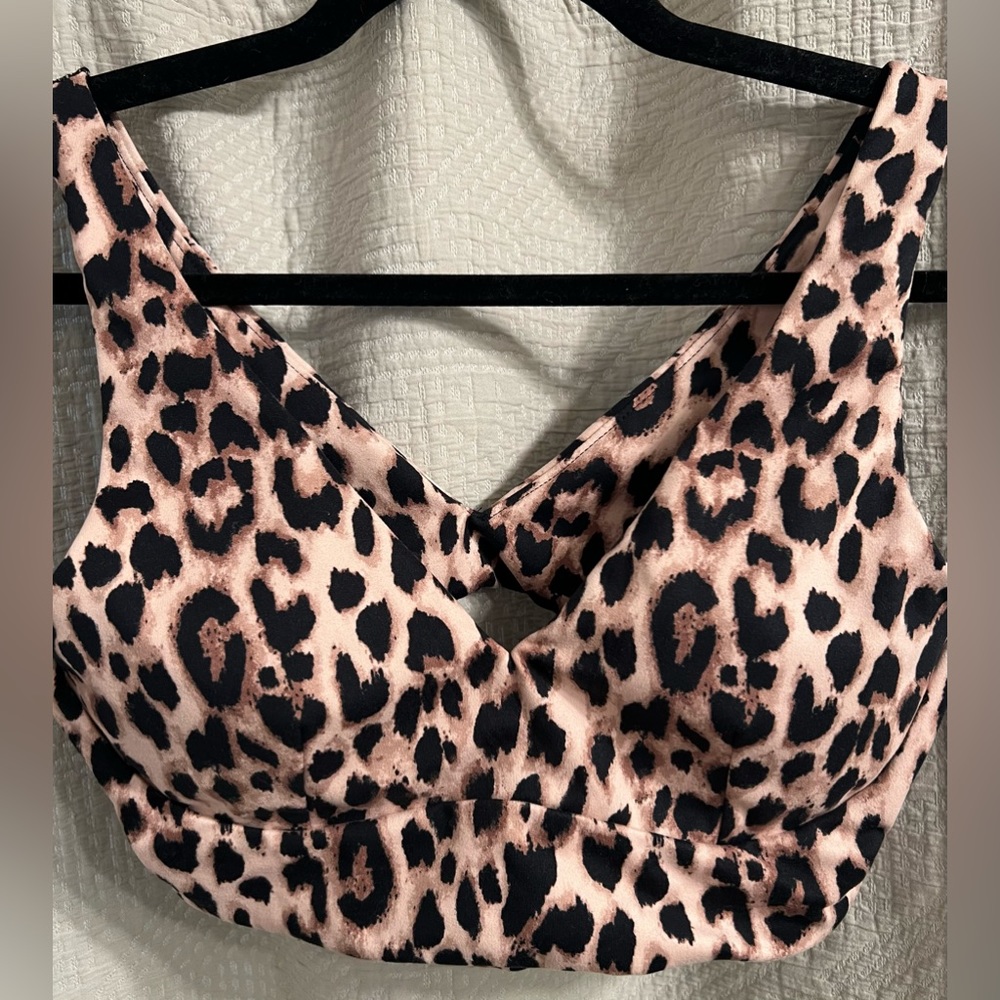 NWOT Victoria’s Secret sports bra/top